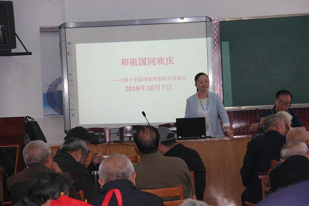 聆听讲座_副本.JPG