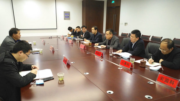 汤国忠常委与区委教育工委书记、局长廖伟文互动交流2.jpg