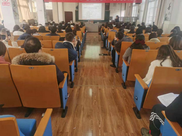潘菊平老师理论分享_副本.jpg