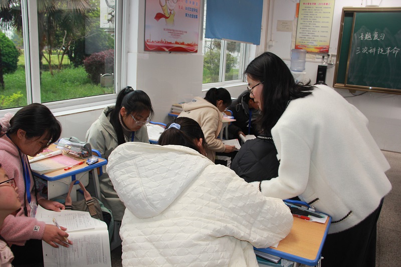 C:\Users\lenovo\Desktop\教师发展中心党员研训员下乡送课\图9.JPG