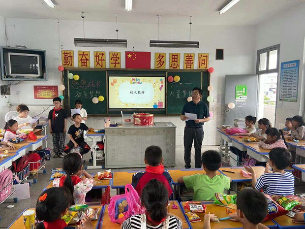 白塔小学：感恩成长  放飞梦想.jpg