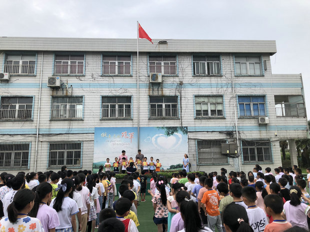 朱林中心小学：颂建党百年 逐青春梦想.jpg