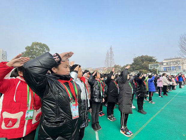 岸头实验学校：一起向未来.jpg