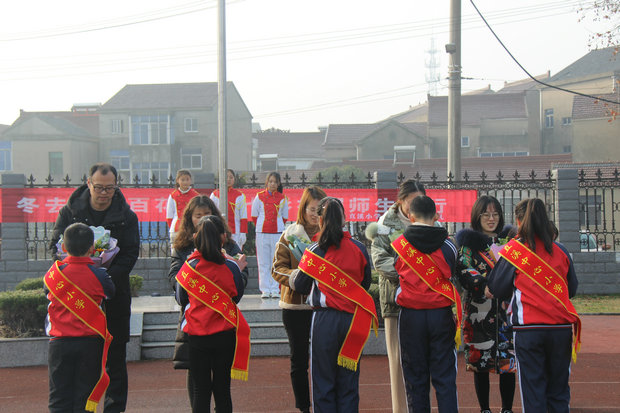 直溪中心小学：冬去春来百花绽放 七彩校园师生同行.JPG