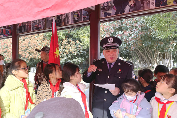 警察工匠长廊_副本.jpg