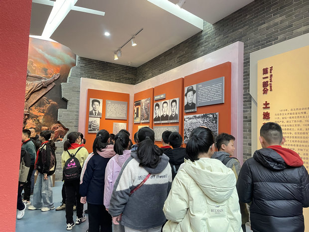 2西城实验小学_副本.jpg