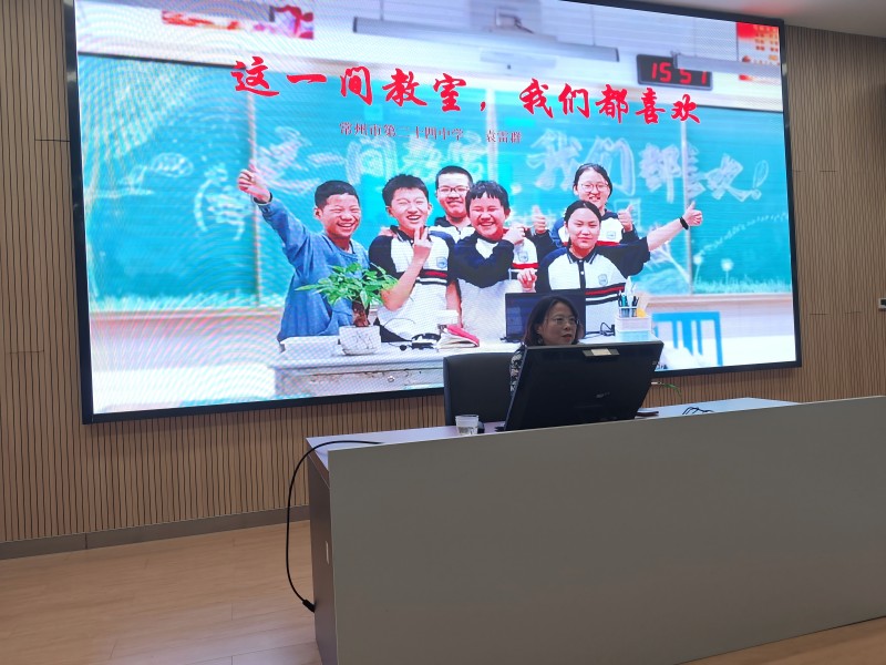 袁老师讲座照(1).jpg